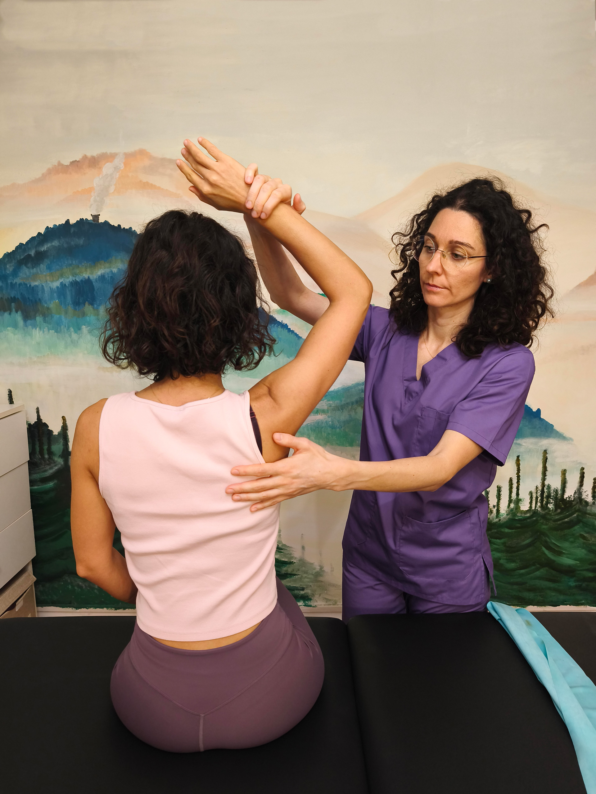 Pacient în recuperare cu kinetoterapeut - Kinetoterapie profesională Brașov